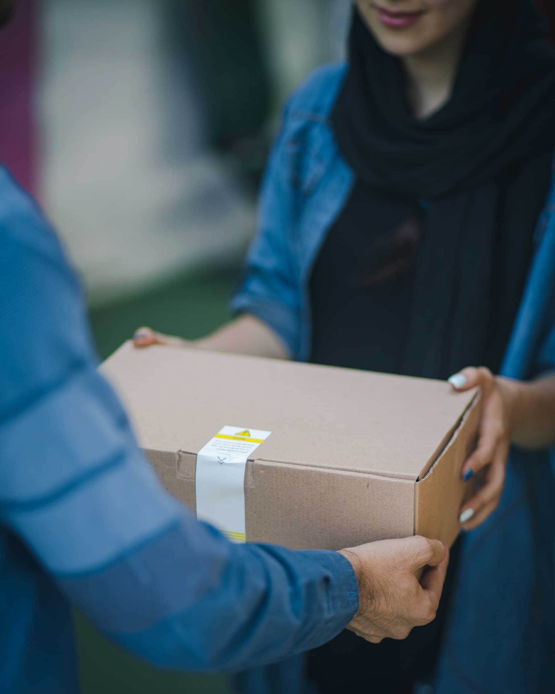 Supplier delivery handoff with a sealed package